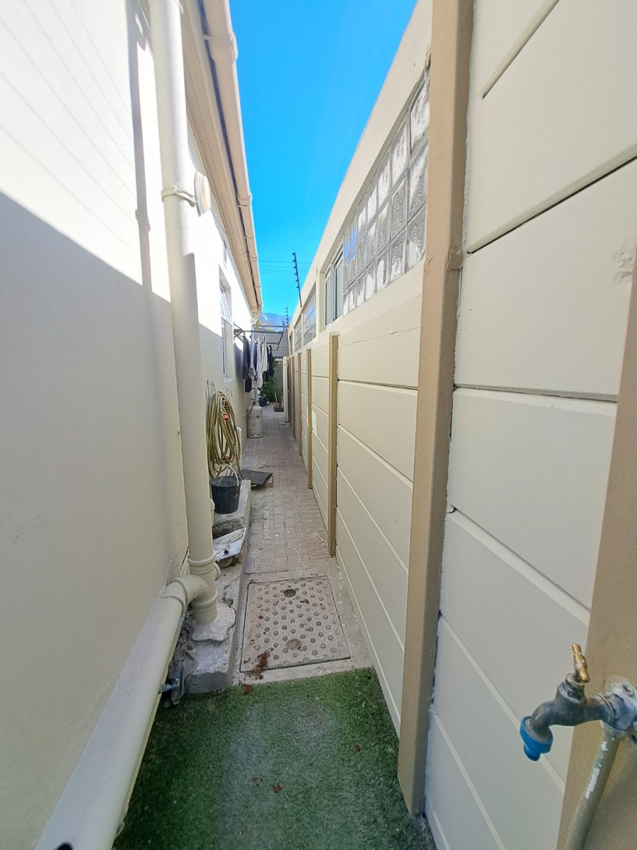4 Bedroom Property for Sale in Lansdowne Western Cape